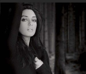 Actress Iman Ali Claims she was Offered to Romance SRK in ‘Raees’ before Mahira Khan