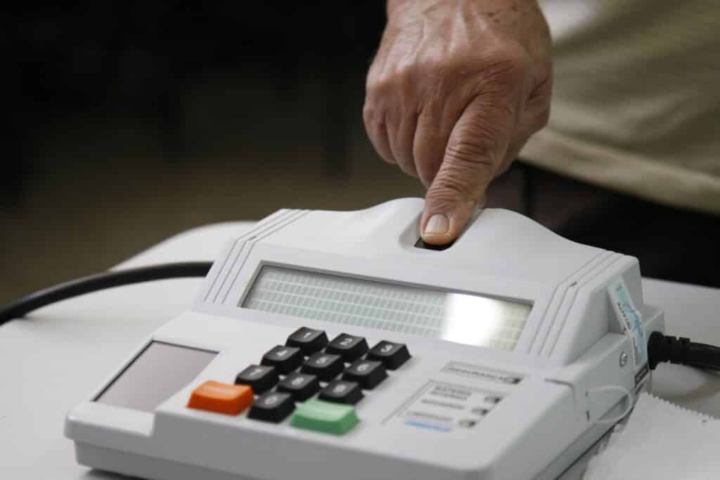 Understanding the Electronic Voting Machines