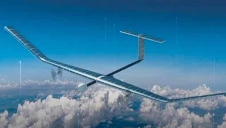 Solar Powered Plane flies for 3 weeks