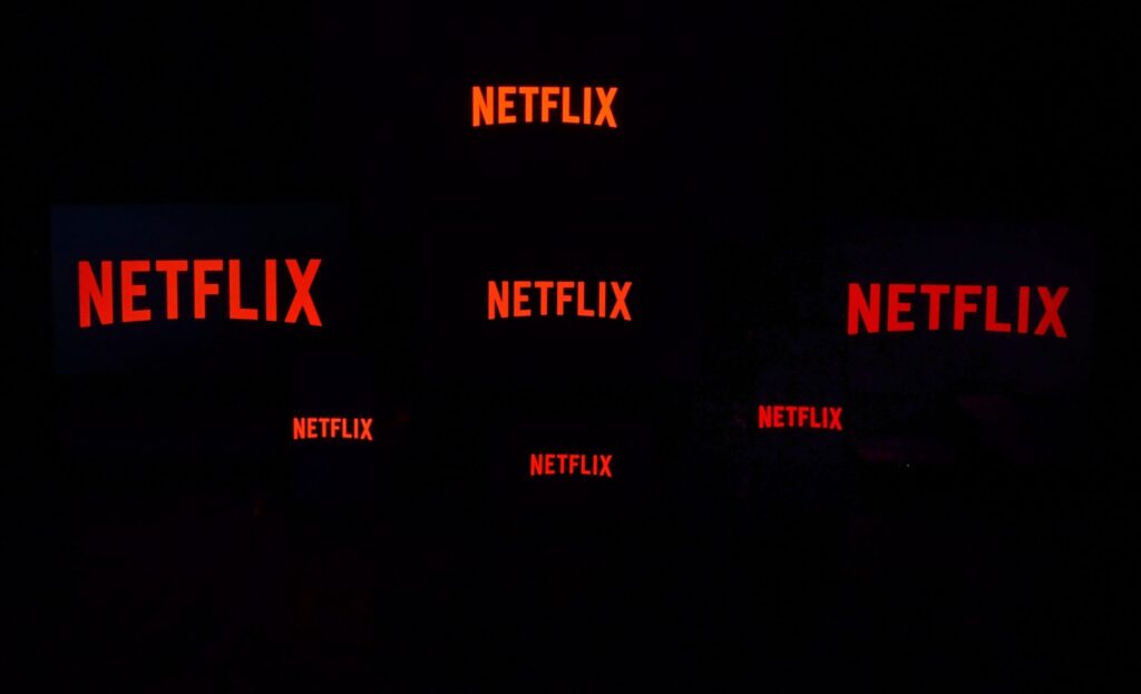 Netflix removes 300 Employees due to Decreasing Subscriptions