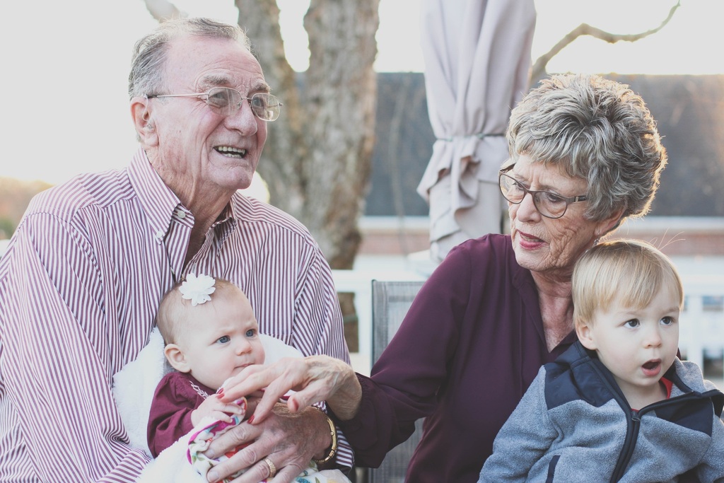 A Brief Guide to Helping Your Parents Maintain their Independence in their Golden Years