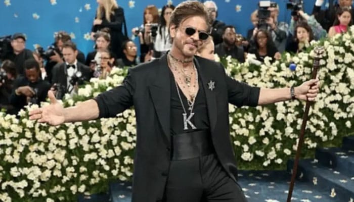 Shah Rukh Khan Biography, Age, Family, Wedding & Net Worth